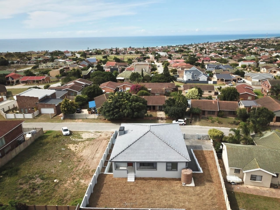 5 Bedroom Property for Sale in Wavecrest Eastern Cape